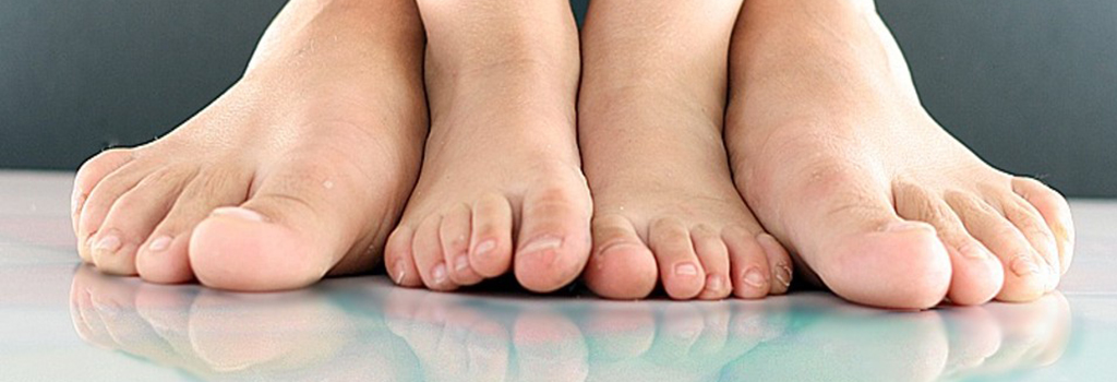 Illustratie bij afstand:<br />
Kleine en grote voeten dicht bij elkaar